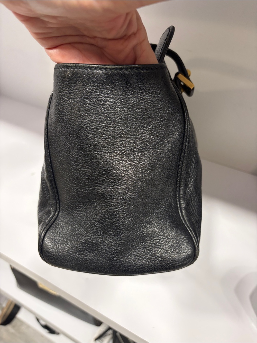 Gucci Black Leather Shoulder Bag with Gold GG Emblem - Picture 5 of 12